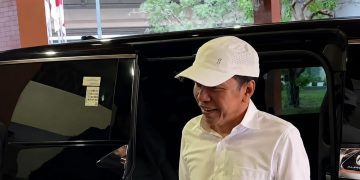 Jokowi ke NTT, Kali Ini Tanpa Kemeja dan Topi Berlogo PSI