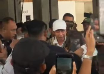 Jokowi Tiba di Kupang, Warga Berbondong-bondong Sambut di Bandara El Tari