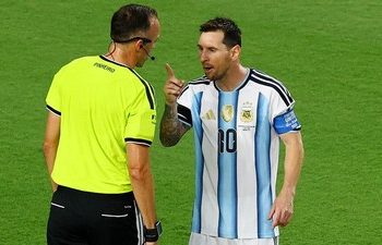 Dituding Diuntungkan Wasit, Messi Meledak