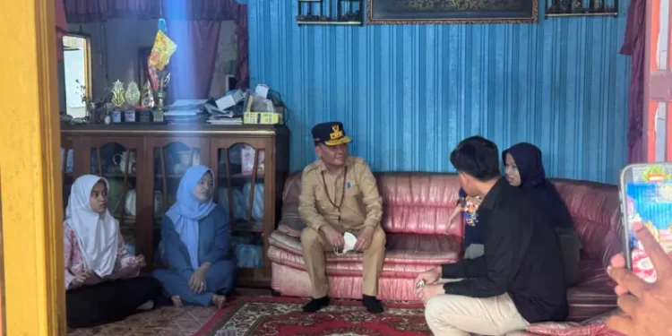 Tak Hanya Tinjau Karhutla, Wapres Gibran Datangi Keluarga Petugas yang Gugur